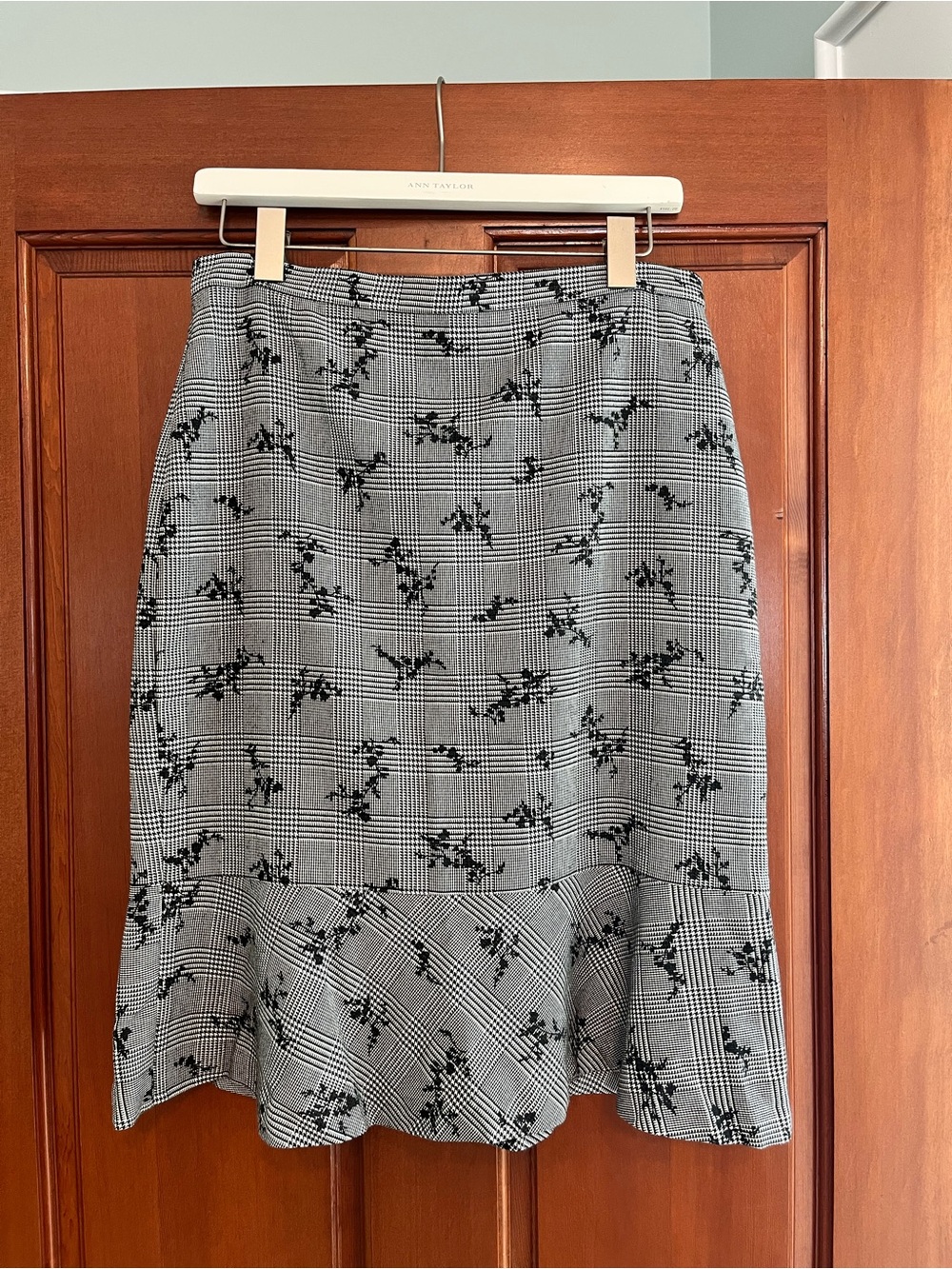Ann Taylor Black & White Glen Plaid Floral Flounce Pencil Skirt
